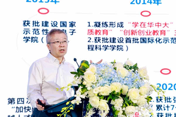 華中科技大學(xué)校長(zhǎng)助理、本科生院院長(zhǎng)文勁宇。