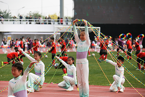 2025年朝陽區(qū)中小學“體育節(jié)”開幕式現(xiàn)場。北京市朝陽區(qū)青少年活動中心供圖
