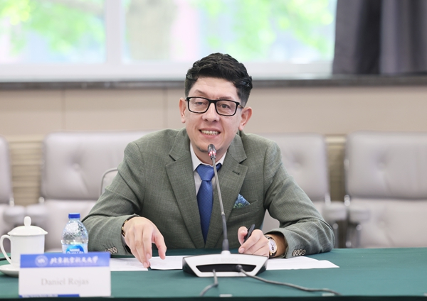 哥倫比亞教育部長(zhǎng)丹尼爾?羅哈斯一行訪問(wèn)北京航空航天大學(xué)。北航供圖