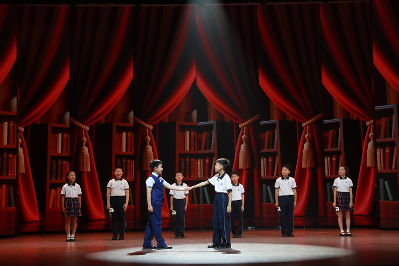 學(xué)生展示美育成果，用藝術(shù)點亮《夢想舞臺》。主辦方供圖