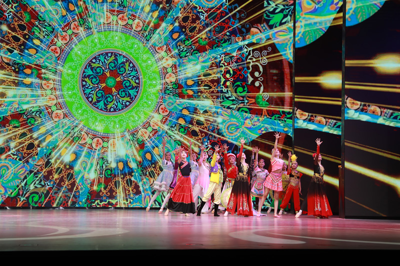 舞蹈《民族歡歌》將主題活動推向高潮。主辦方供圖