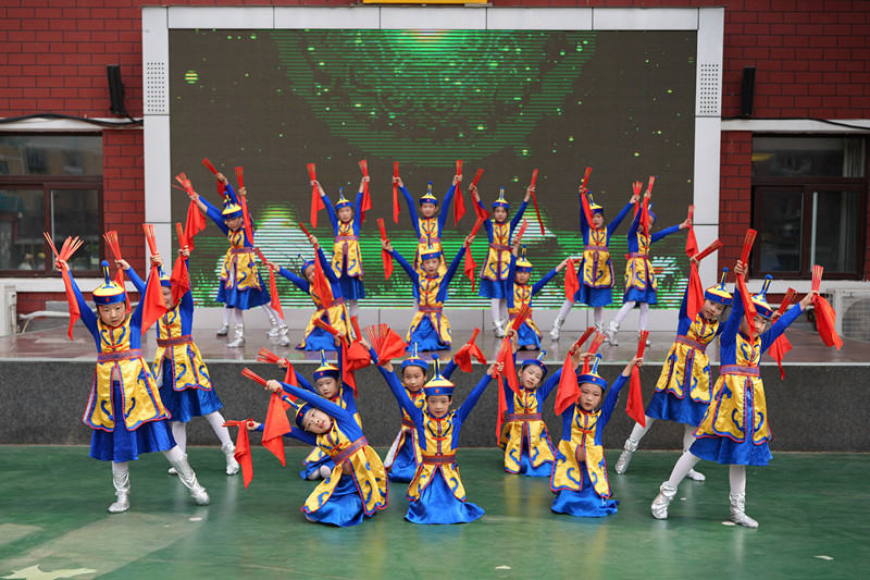 第十一中學(xué)附屬定安裡小學(xué)舉辦“六一”兒童節(jié)慶典活動。校方供圖