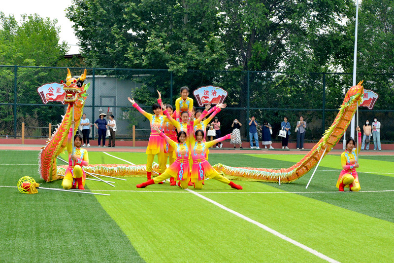 北京市懷柔區(qū)北房中學(xué)舉辦人工智能輔助下跨學(xué)科主題實(shí)踐展示活動。校方供圖