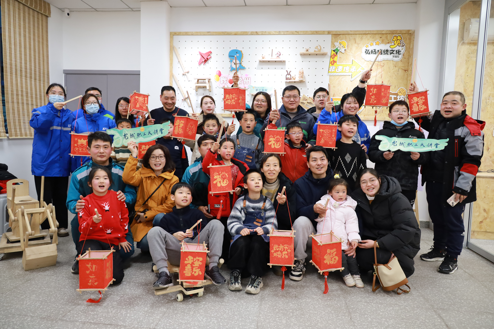 圖為職工夜校木工班組織的快遞小哥親子活動(dòng)。常州市總工會(huì)供圖