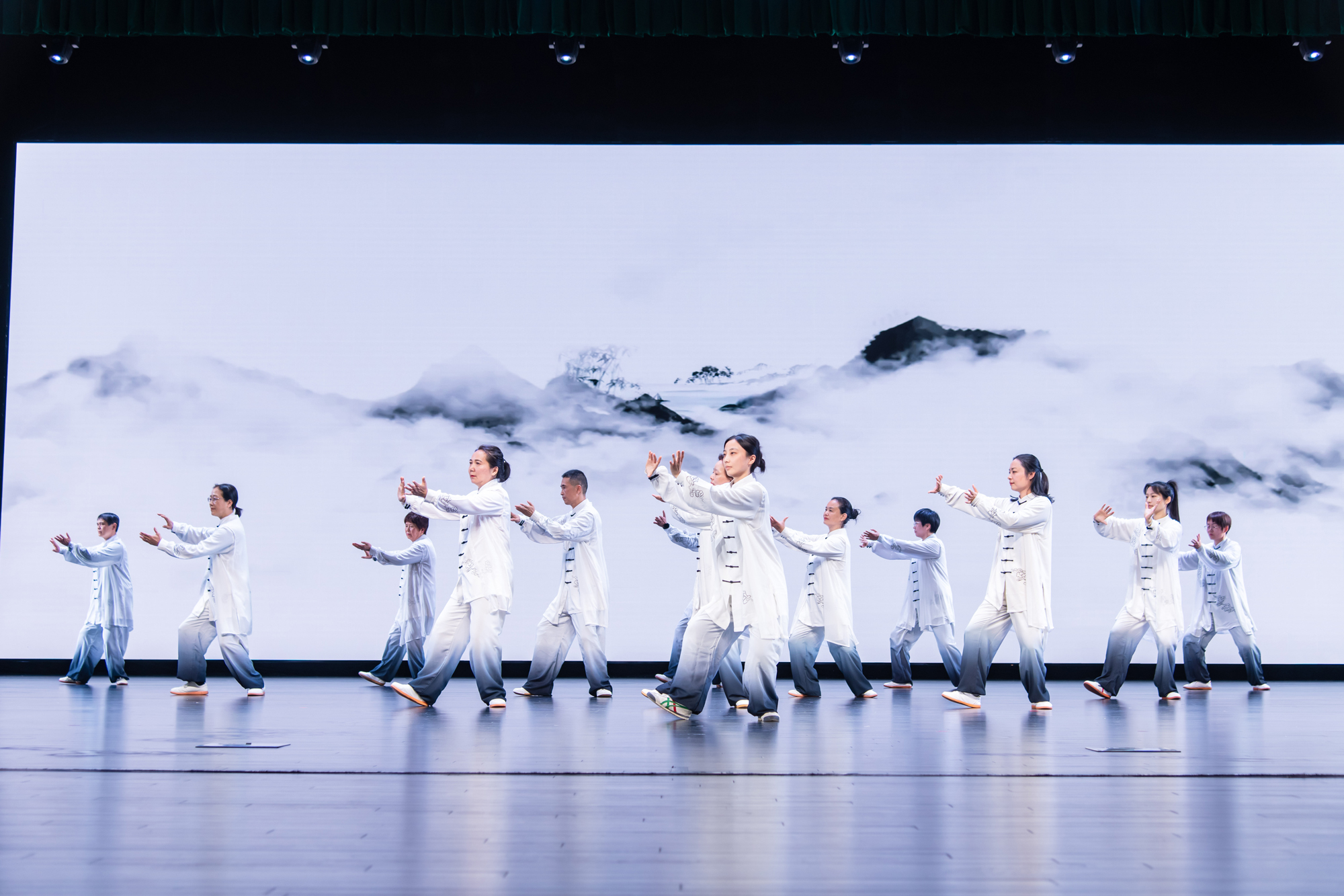 圖為職工夜校太極班學(xué)員匯演。常州市總工會(huì)供圖