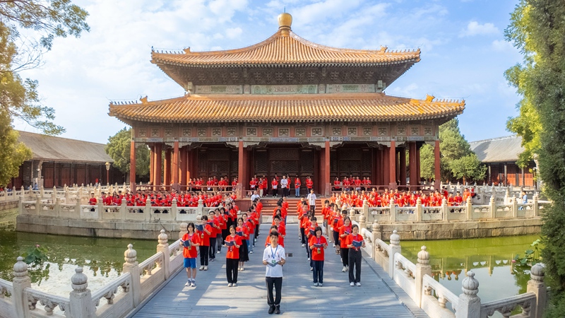 青年學(xué)子共探傳統(tǒng)文化傳承之路。校方供圖