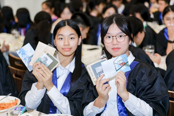 2025年京港澳學(xué)生交流夏令營啟程。北京市教委供圖