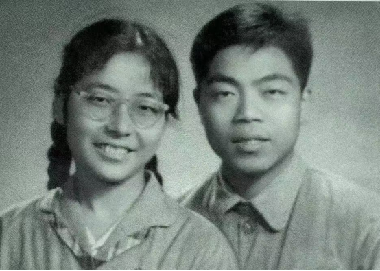 陳傳才、岳同的訂婚照，攝于1961年9月。中國(guó)人民大學(xué)供圖