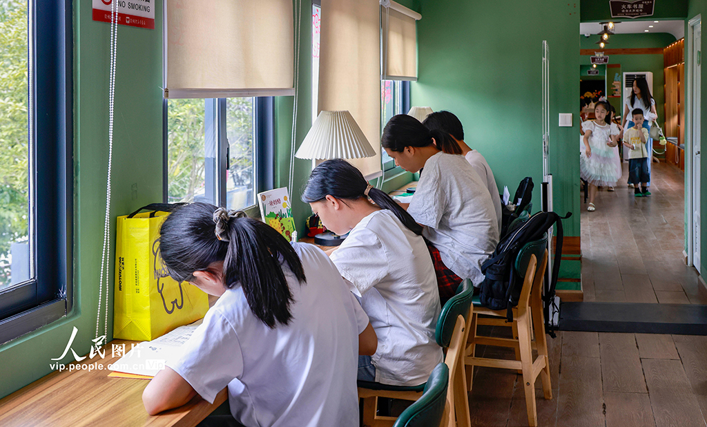 貴州玉屏：“火車書屋”樂享閱讀【3】