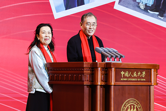 1979級校友錢小芊與劉小平夫婦。學(xué)校供圖