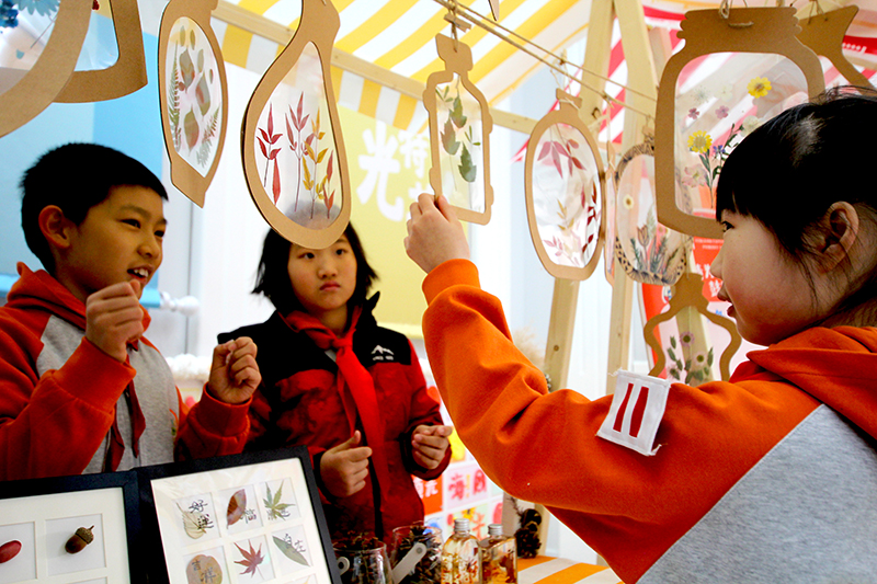 楓丹實(shí)驗(yàn)小學(xué)的“光點(diǎn)課程市集”。學(xué)校供圖