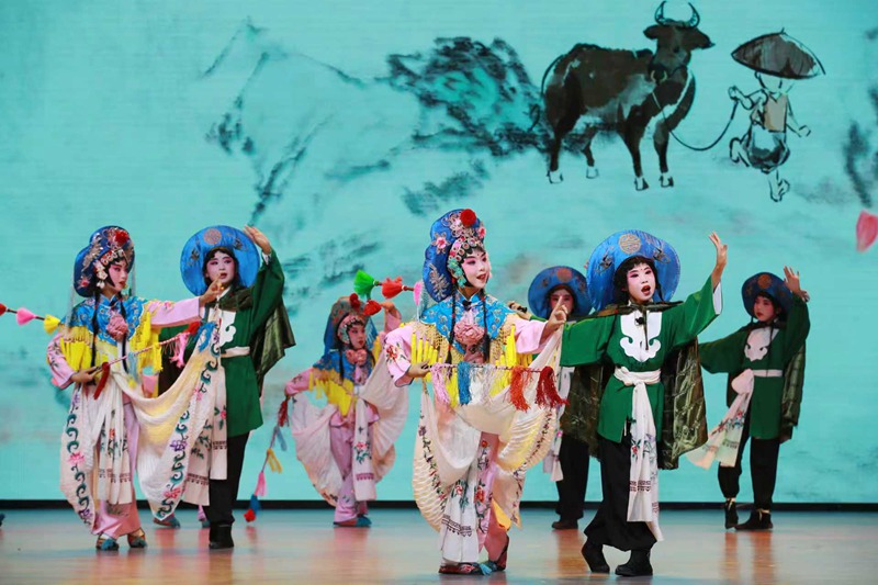 北京市東城區(qū)舉辦首屆美育節(jié)教育教學(xué)成果展。徐鵬攝