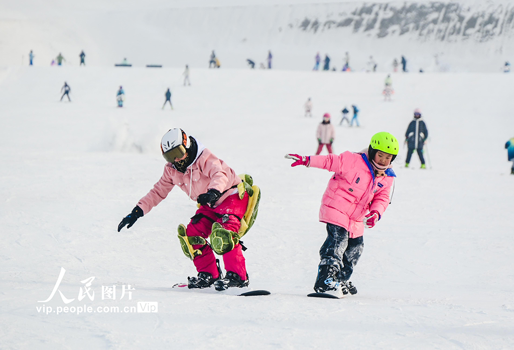 新疆昌吉：樂享冰雪運(yùn)動【5】