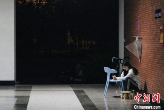 中國(guó)計(jì)量大學(xué)學(xué)生在復(fù)習(xí)?！≈袊?guó)計(jì)量大學(xué)提供