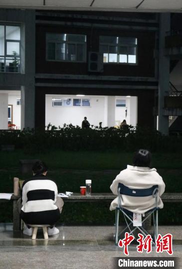 中國(guó)計(jì)量大學(xué)學(xué)生在復(fù)習(xí)?！≈袊?guó)計(jì)量大學(xué)提供