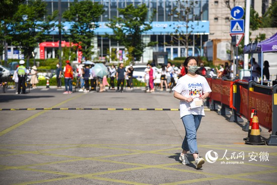 �Ϸ�����ʮ�����Z��У�^(q��)�Tǰ��������(zh��n)���M(j��n)�뿼��������W(w��ng) ��ϣ�ɔz