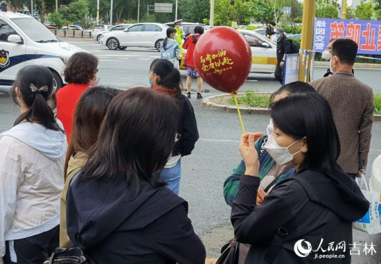 ���L(zh��ng)�ڿ���(ch��ng)��Ⱥ���������W(w��ng) �����S�z