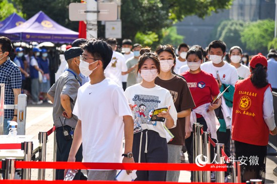 �Ϸ�����ʮ�����Z��У�^(q��)�Tǰ���������(du��)�M(j��n)�뿼��������W(w��ng) ��ϣ�ɔz