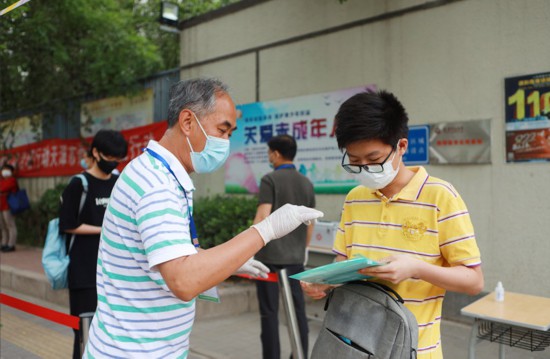 �����ڳ绯�ЌW(xu��)���c(di��n)�T(m��n)���M(j��n)�п����(y��n)�C����Ӣ�Ɣz