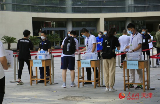 �������M(j��n)���c(di��n)���M(j��n)�п����(y��n)�C������ҫ�z