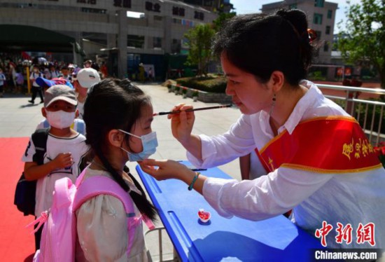 �D�鸣���иߺ�С�W(xu��)�ώ���һ�꼉(j��)�������c(di��n)��ɰ�������������� �z