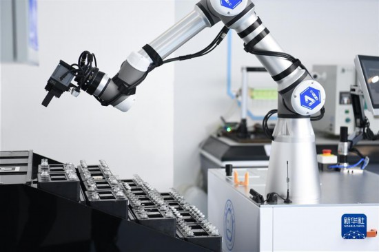 (新華全媒+)(2) “機(jī)器化學(xué)家”賦能科學(xué)研究