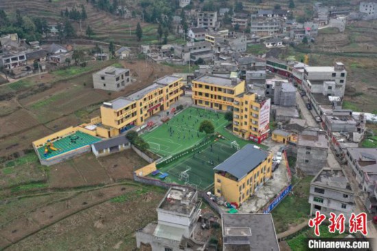 �D��12��8�գ������F�ݴ󷽌����(zh��n)Ԫ��ͬ�Č�(sh��)�(y��n)�W(xu��)У�����ĺꂐ �z