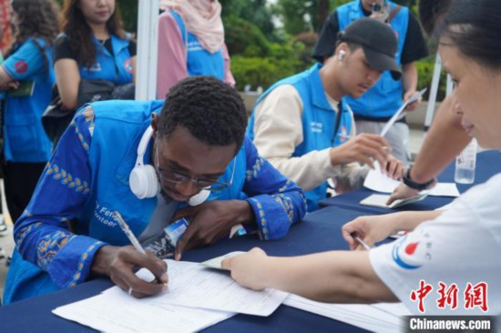 20名在贛留學(xué)生組團(tuán)獻(xiàn)血：共無償獻(xiàn)血4400ml