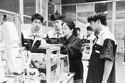  常州機電職業(yè)技術學院師生實訓現(xiàn)場。受訪者供圖