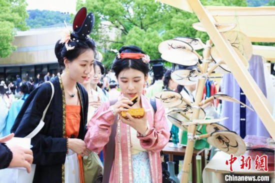 �h���ۺ��߹伯�����Ї��z�I�����^ ���D