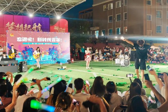 ���^�M(j��n)�ɣ��r(sh��)������������һ�á���ʯ�񡱲�ƺ����(l��)��(hu��)