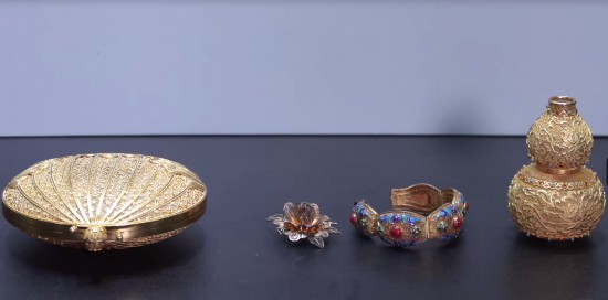 學(xué)校師生花絲鑲嵌作品展示