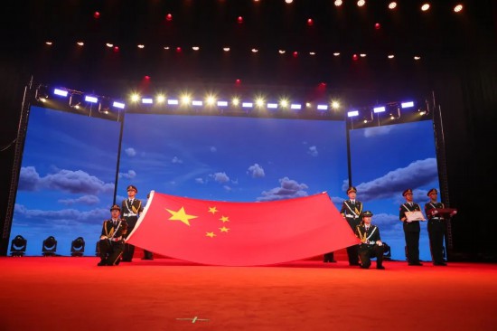 國際關(guān)系學(xué)院獲贈2023年10月16日在天安門廣場升起的國旗