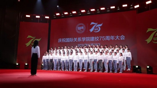 學(xué)院合唱團(tuán)75名師生深情獻(xiàn)唱《明天會更好》