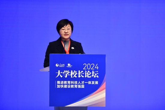 李曉華作主題發(fā)言。河北經(jīng)貿(mào)大學供圖