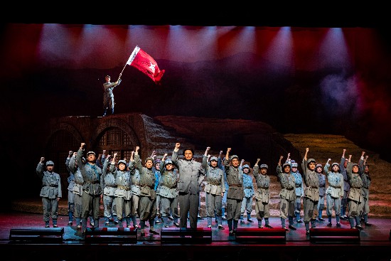 陜北公學(xué)的青年高呼“要造就一大批人，這些人是革命的先鋒隊(duì)……”“只要有陜公，中國(guó)不會(huì)亡！”