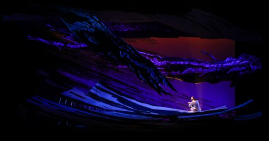 該劇照為劇中<第三場(chǎng)>張秀英產(chǎn)子后的畫(huà)面