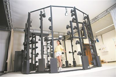 華南理工大學(xué)未來技術(shù)學(xué)院學(xué)生在實驗室開展試驗。受訪單位供圖