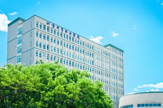 學(xué)校實(shí)訓(xùn)大樓