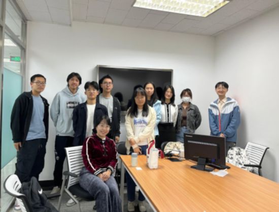 思辨小組討論合影