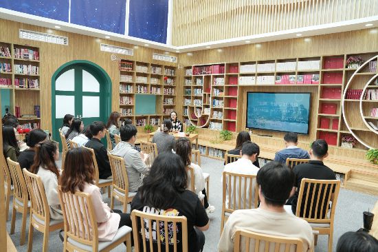 宣講團(tuán)成員在石景山區(qū)檢察院開展理論宣講