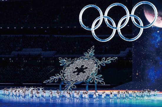 北京舞蹈學院學生在2022年北京冬奧會開幕式參加《構建一朵雪花》演出