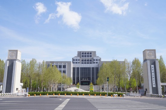 北京科技職業(yè)大學(xué)校門(攝影:展文杰)